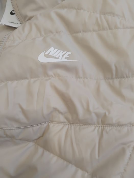 Nike куртка жіноча