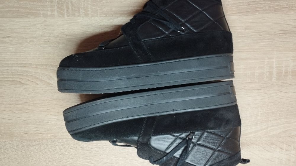 Жіночі черевики шкіряні