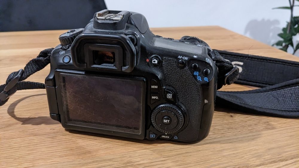 Canon EOS  60D (ver extras)