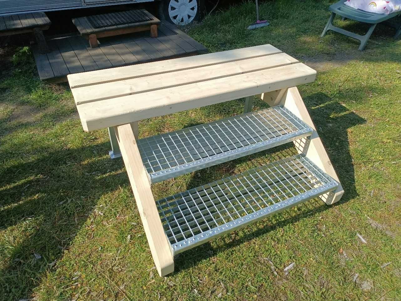 Schody zewnętrzne do przyczep, domków, balkonów – solidne