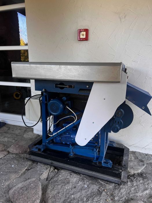 sieczkarnia, gilotyna, maszyna rolnicza do cięcia paszy, ziół itp.