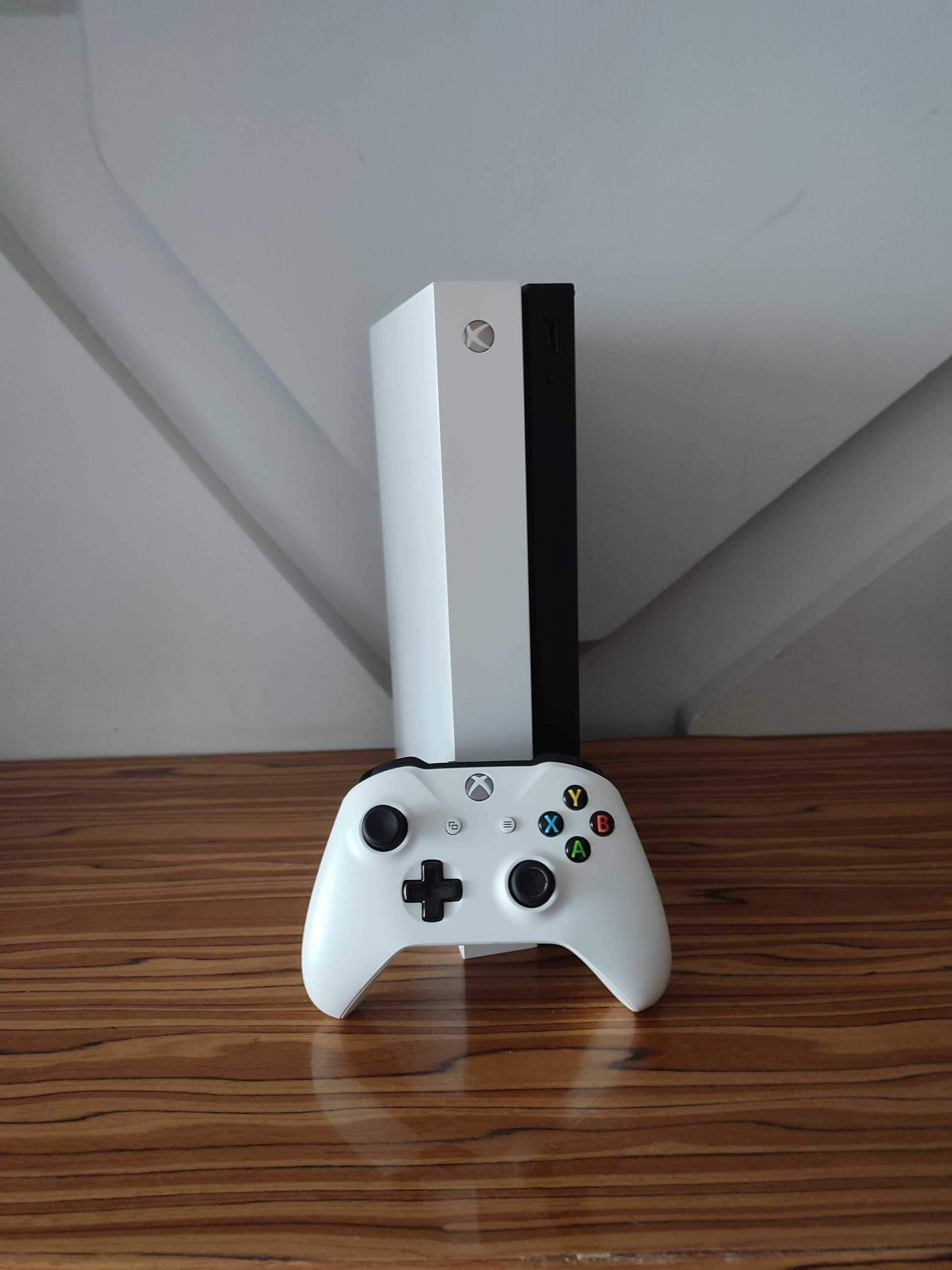 [Xbox] Konsola Xbox One X Biała + Pad - super stan