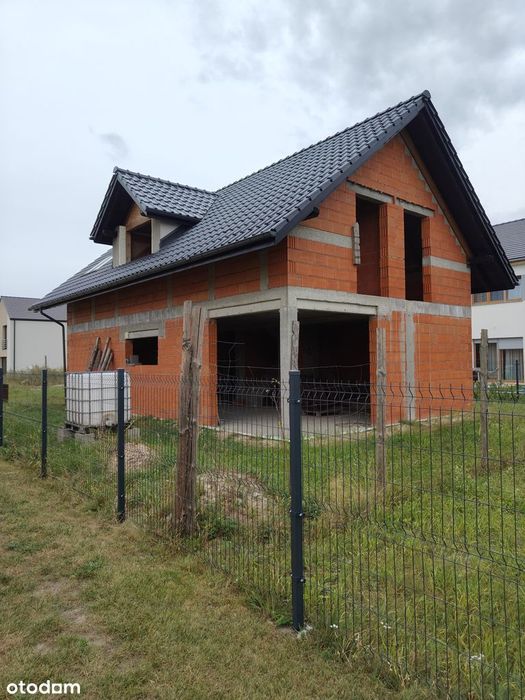 Dom jednorodzinny wolnostojący w stanie surowym