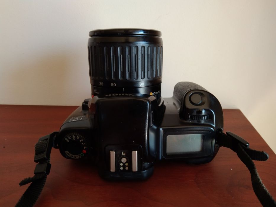 Aparat fotograficzny CANON EOS 1000 F