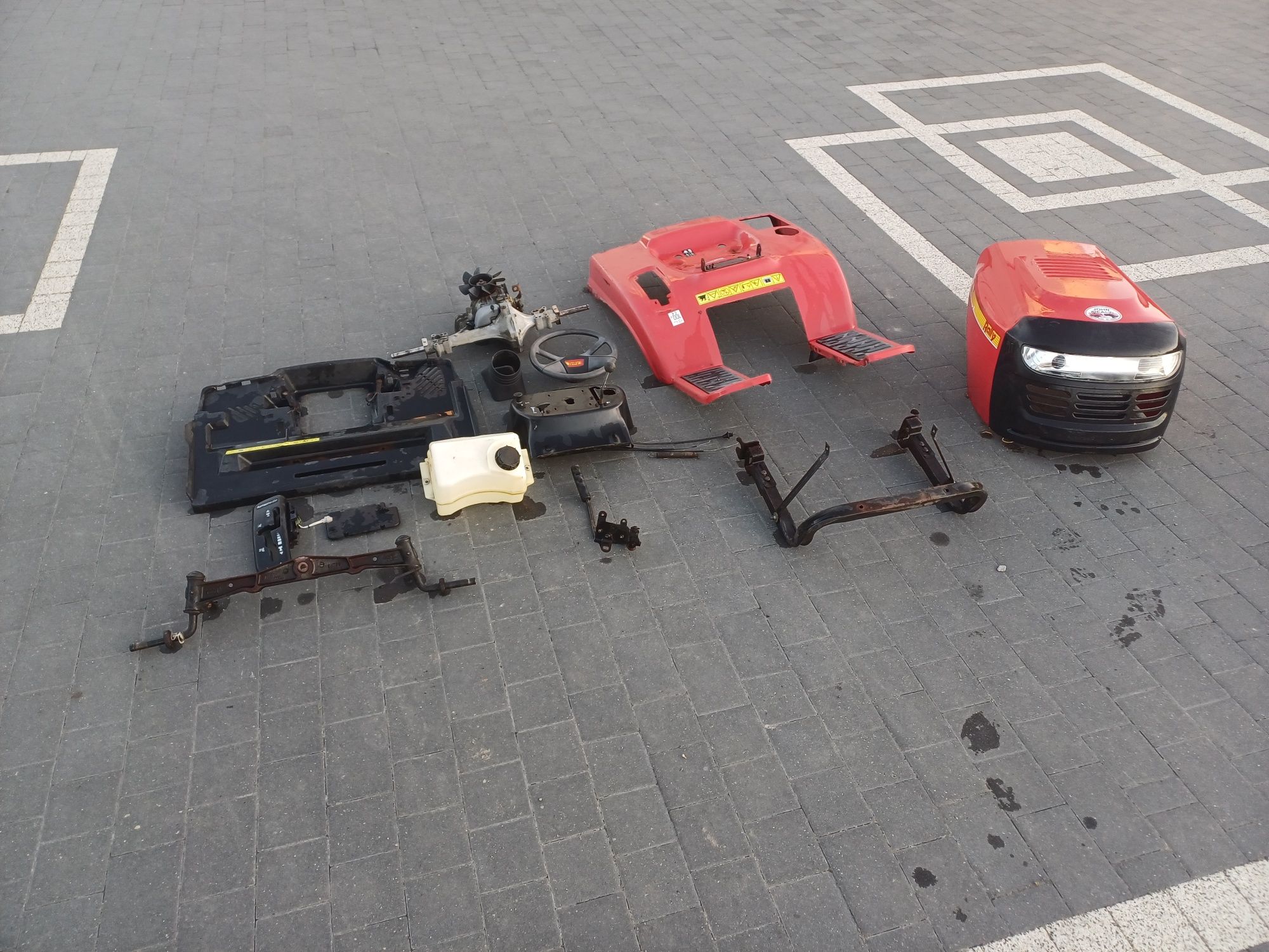 Części do traktorka kosiarki,części husqvarna,maska,skrzynia,plastiki