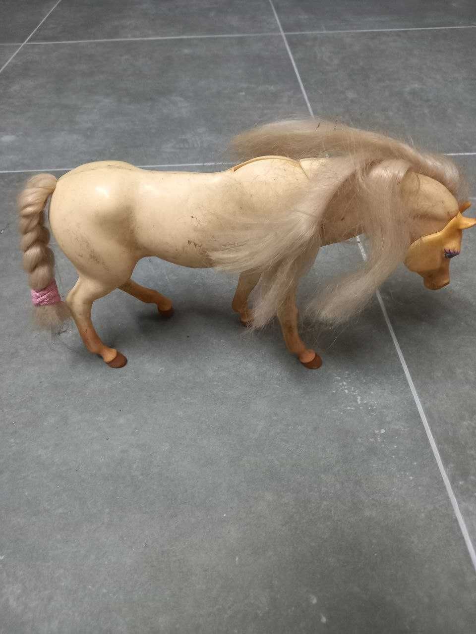 brinquedo em forma de cavalo