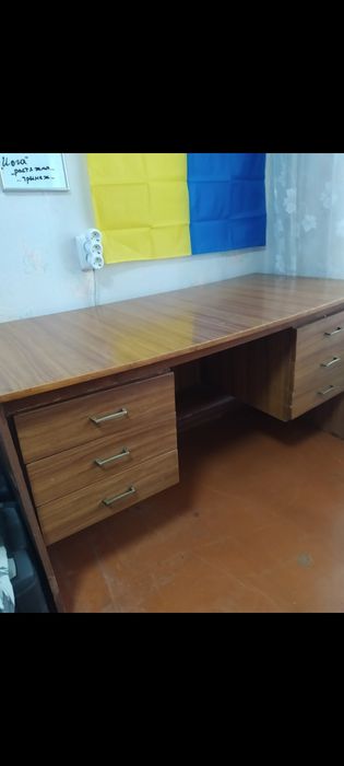 Двотумбовий стіл