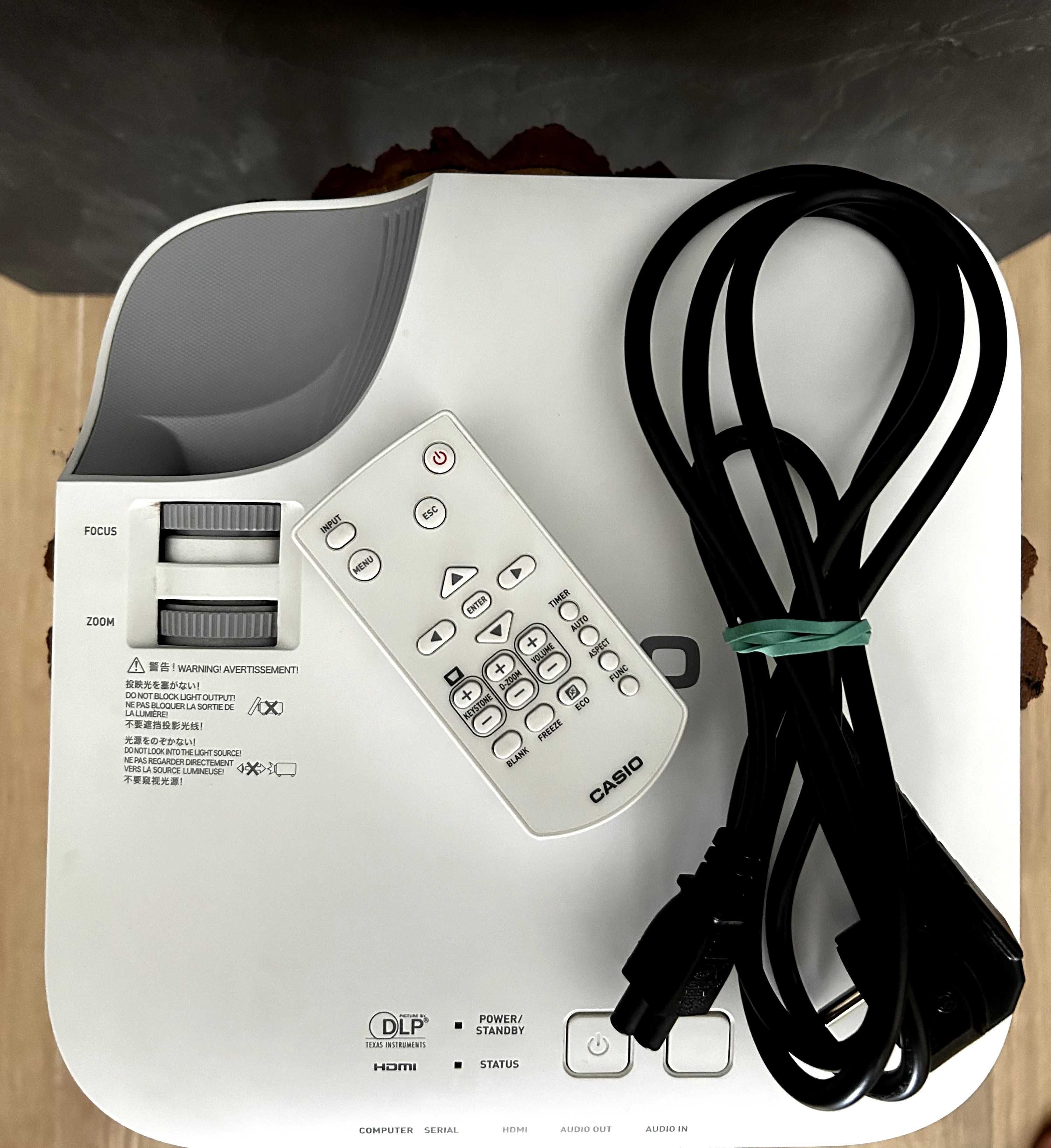 Projektor Casio XJ-V2 - tylko 113h zużycia lampy!