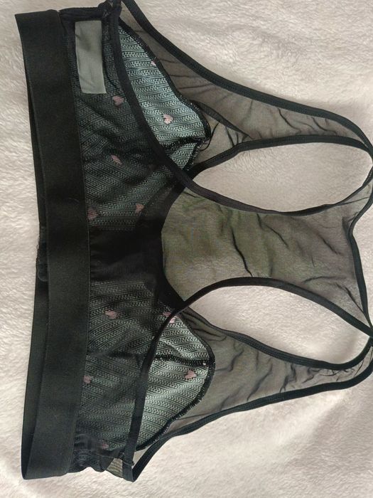 Biustonosz L zapięcie z przodu.