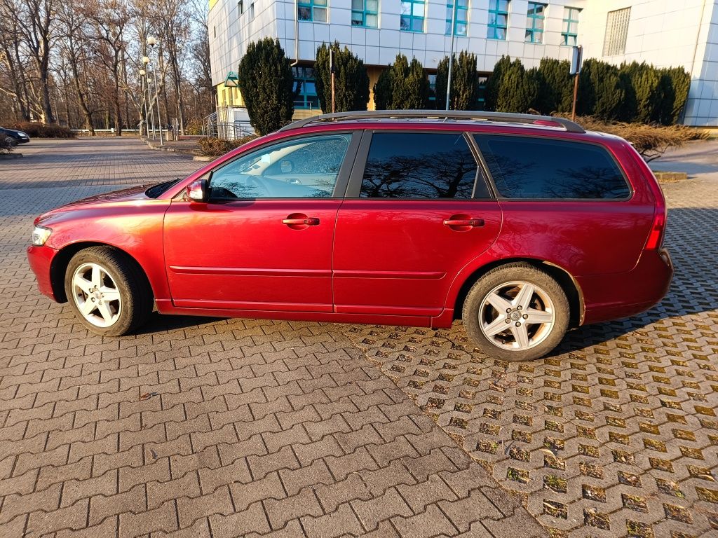 Volvo v50 2.0 2009, stan b. dobry, 320tys.