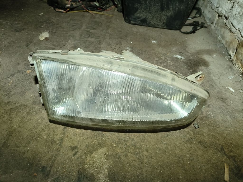 Lampa reflektor przód przednia prawa Mitsubishi Colt