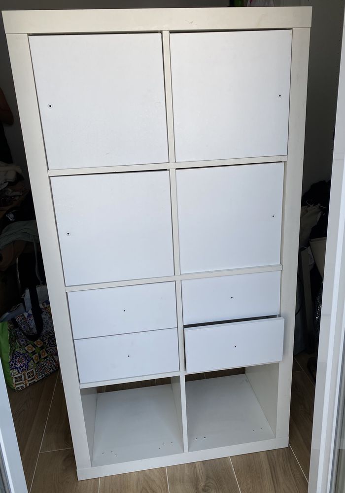 Estante KALLAX com portas e gavetas