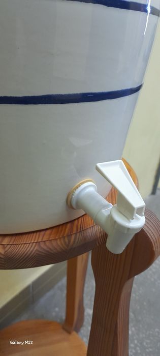 Диспенсер для воды.