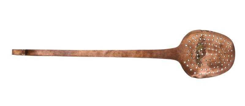 Escumadeira antiga em cobre