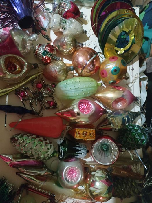 Іграшки новорічні різні