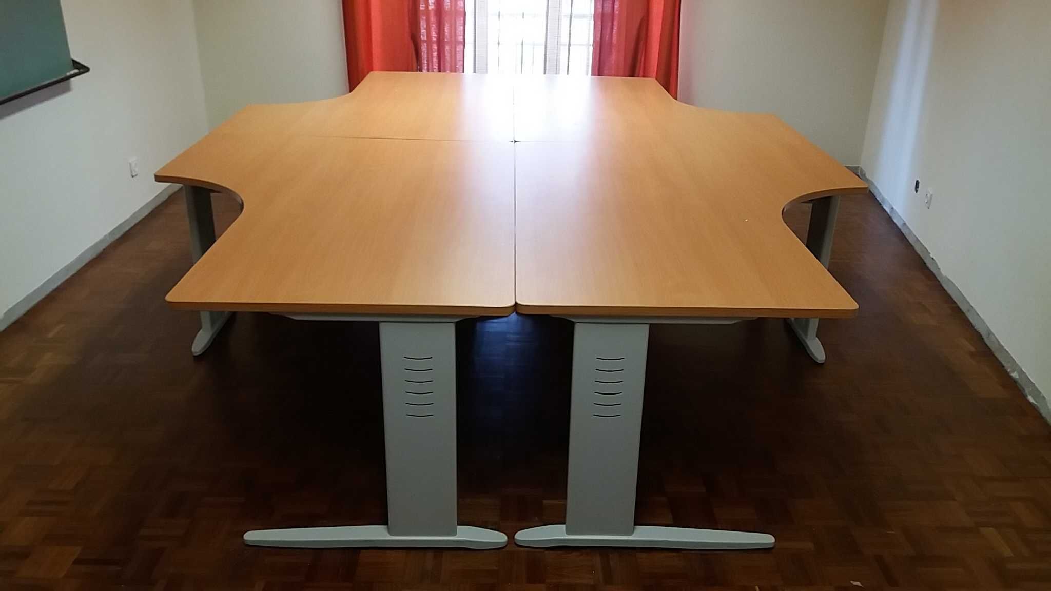 Secretárias 160x110 com divisórias
