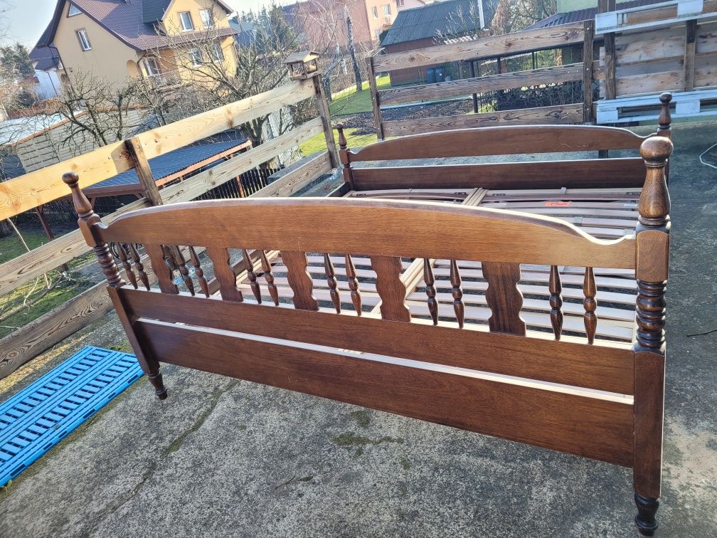 Łóżko do sypialni drewniane