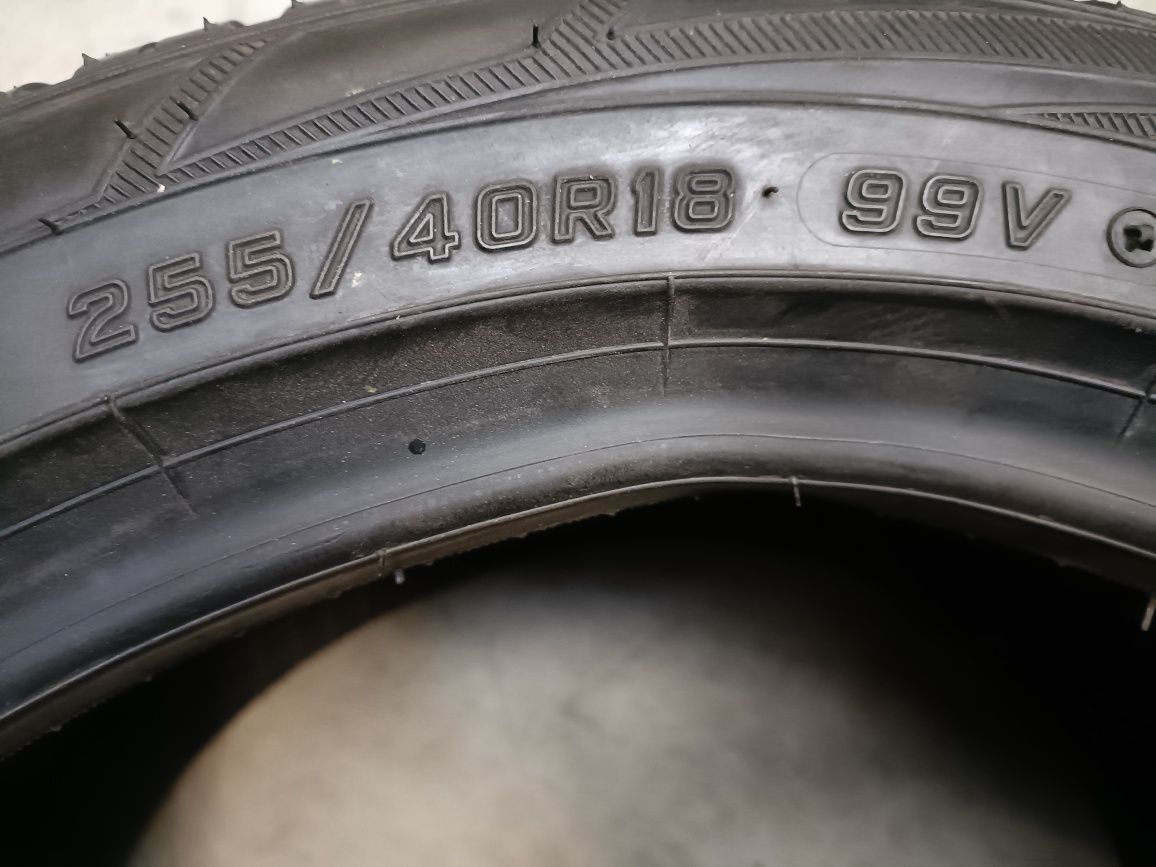 Opona Zimowa Falken EuroWinter HS01 255/40R18 99V