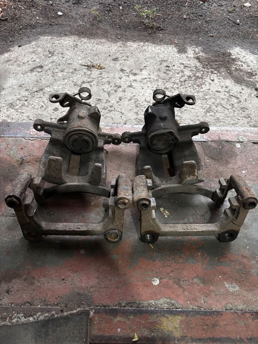 Фольксваген Т5 супорта задні зі скобами