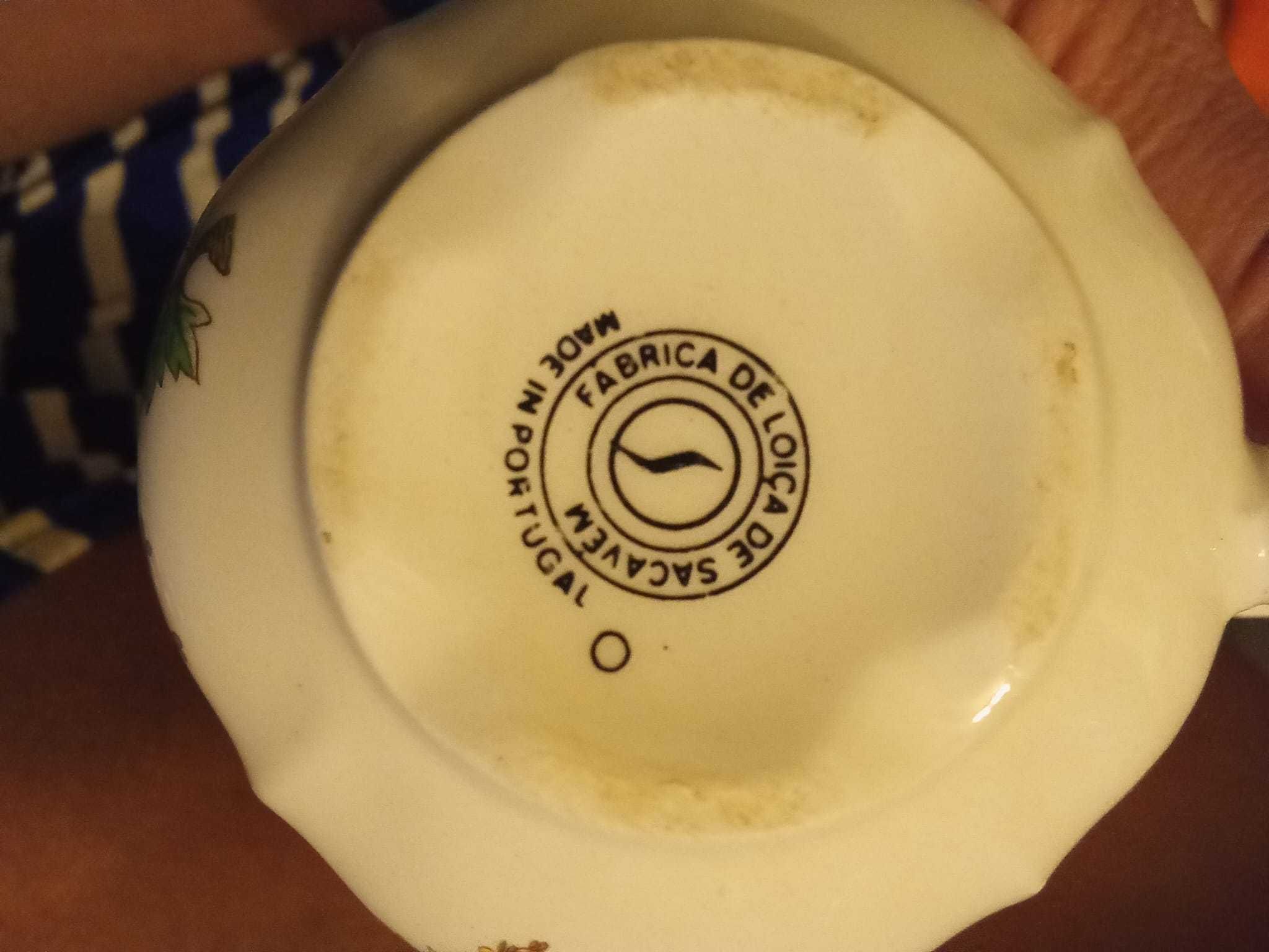 Conjunto Exclusivo de Porcelana Retro da Fábrica de Sacavém