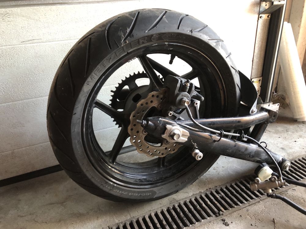 Wahacz kawasaki er-6f versys ninja koło tył zacisk