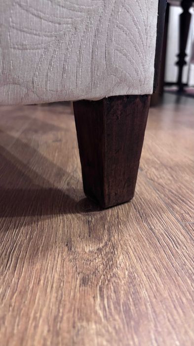 Cadeirão / poltrona antigo em tecido para quarto ou sala