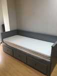 Cama casal Ikea Hemmes cinza