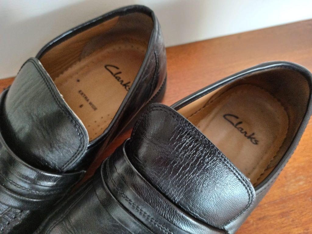 Pantofle mokasyny Clarks skórzane