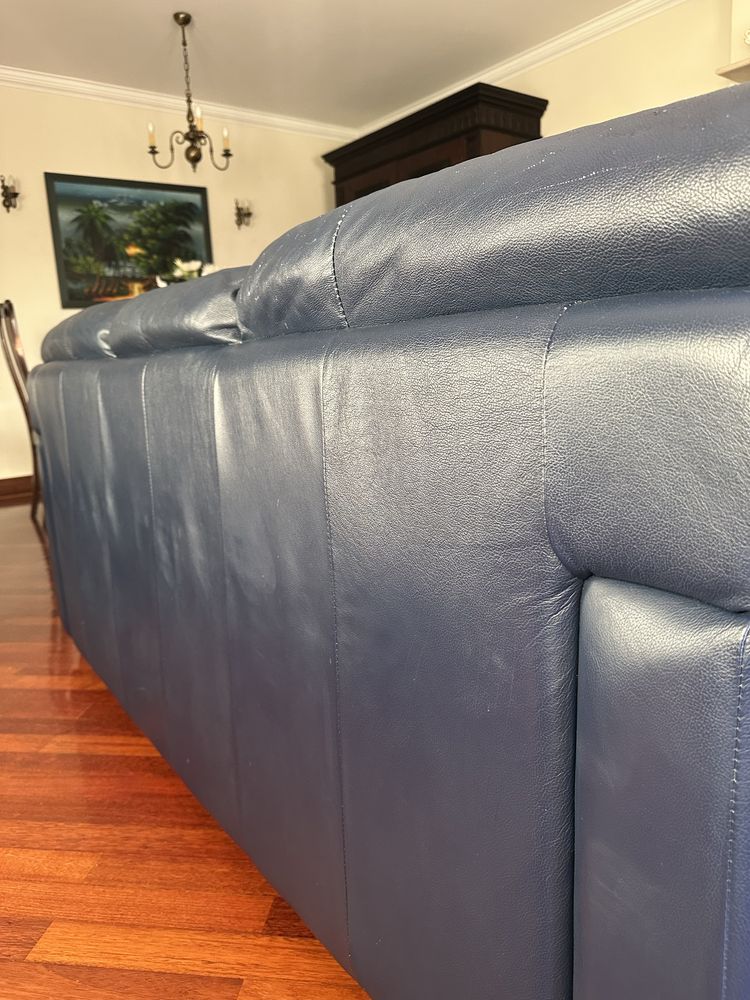 Sofá-cama de pele azul escuro