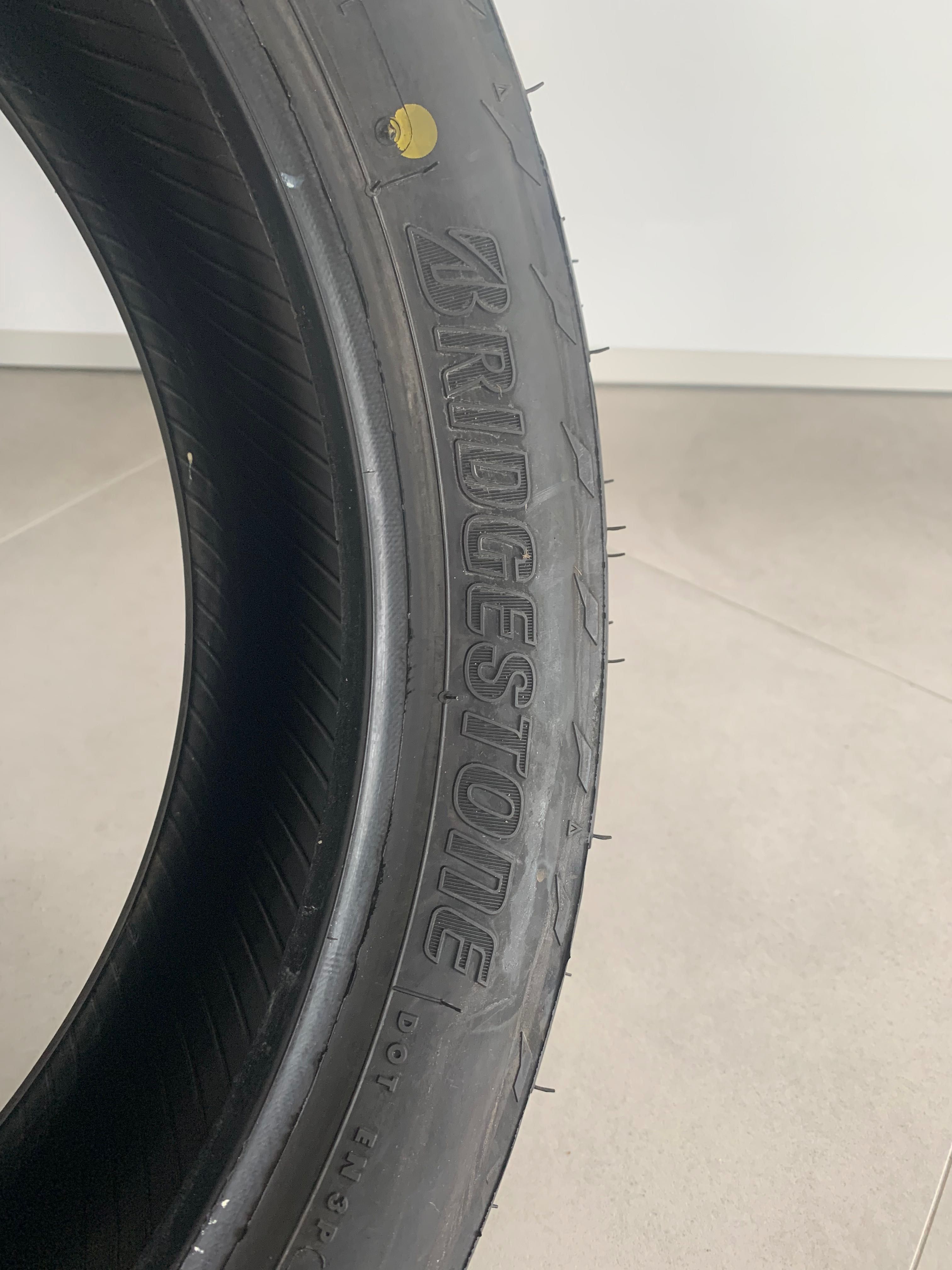 Nowe opony do motocykla Bridgestone, przednia i tylna, komplet