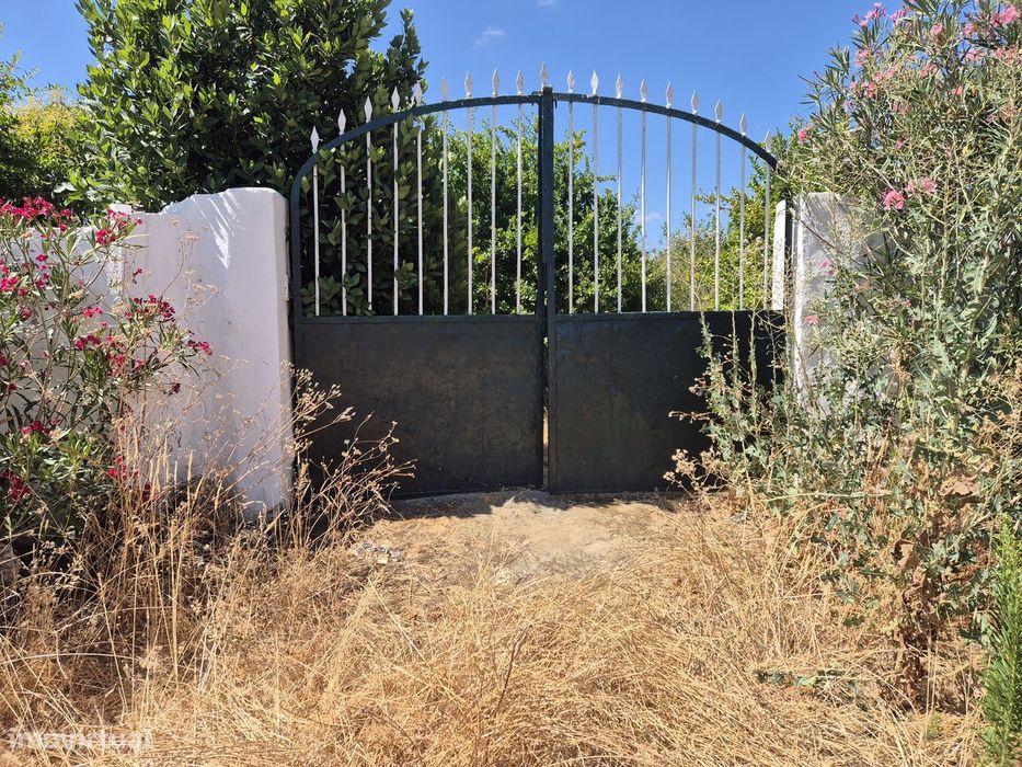 Terreno rustico com agua e poço em Entradas