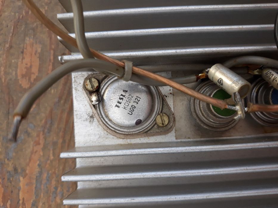 Mostek prostowniczy z diodami mocy na radiatorze do wzmacniacza