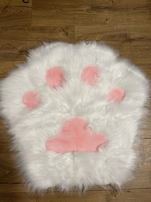 Mały dywanik nowy 60x60 cm