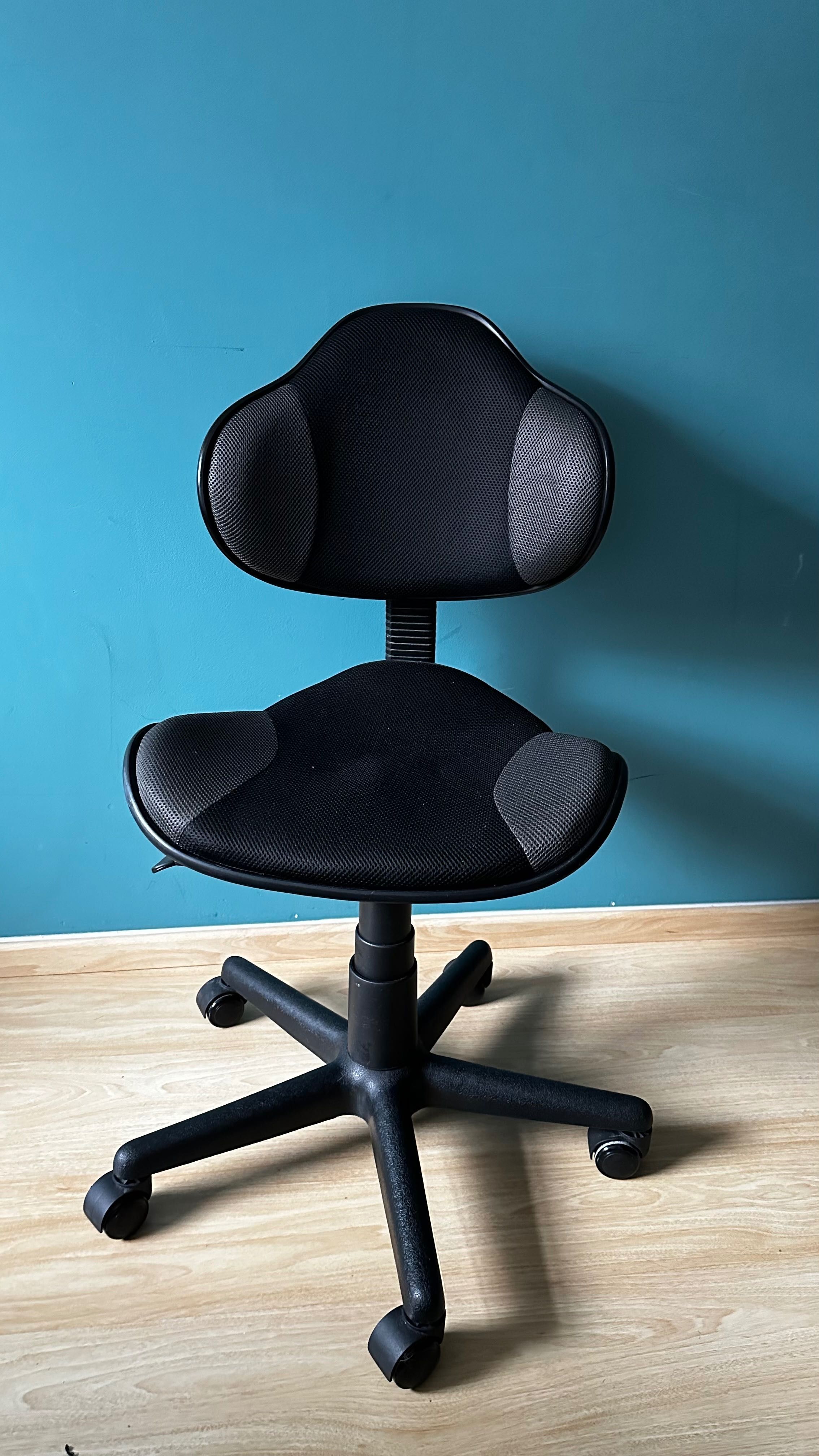 Krzesło biurowe Jysk REGSTRUP czarne/szare
