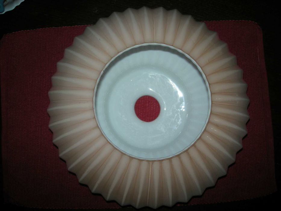 przedwojenny klosz różowy szkło dwuwarstwowe