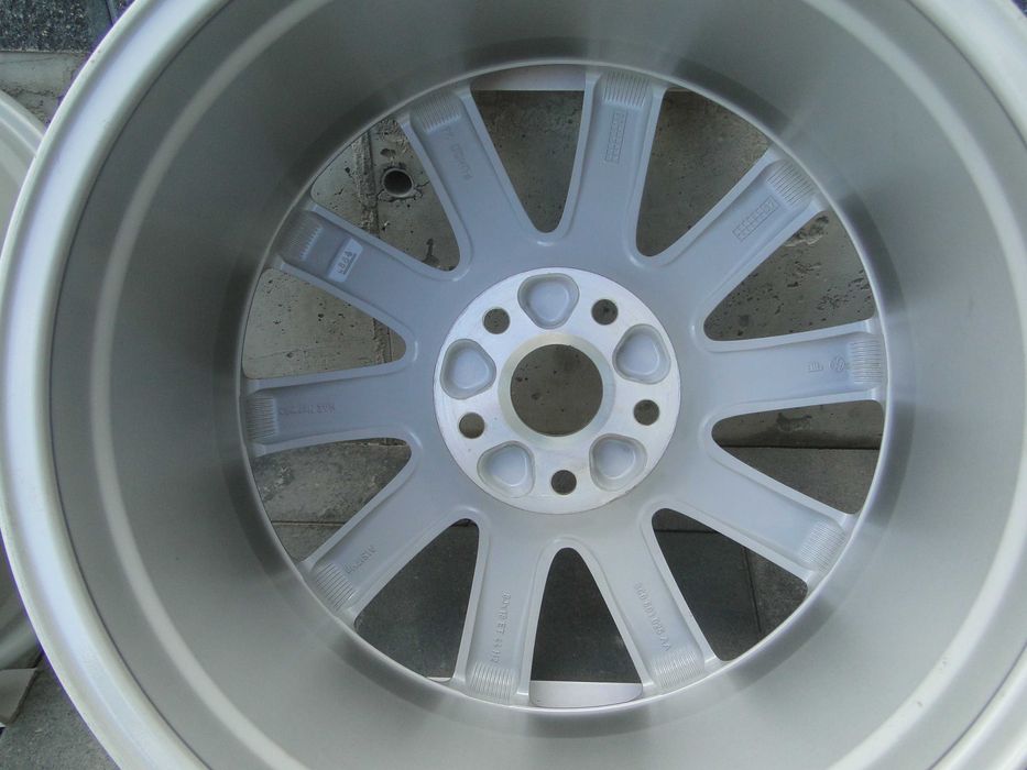 Nowe oryginale felgi VW 8J x 18 5x112 ET44 57,1mm wykończenie CNC