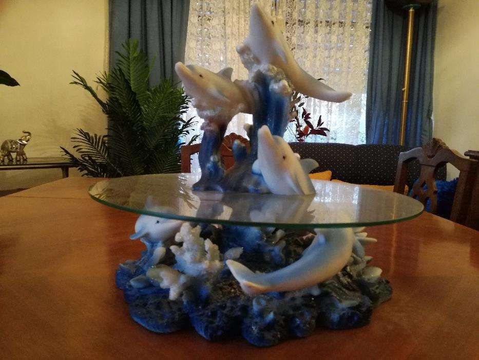 Peça decorativa com golfinhos