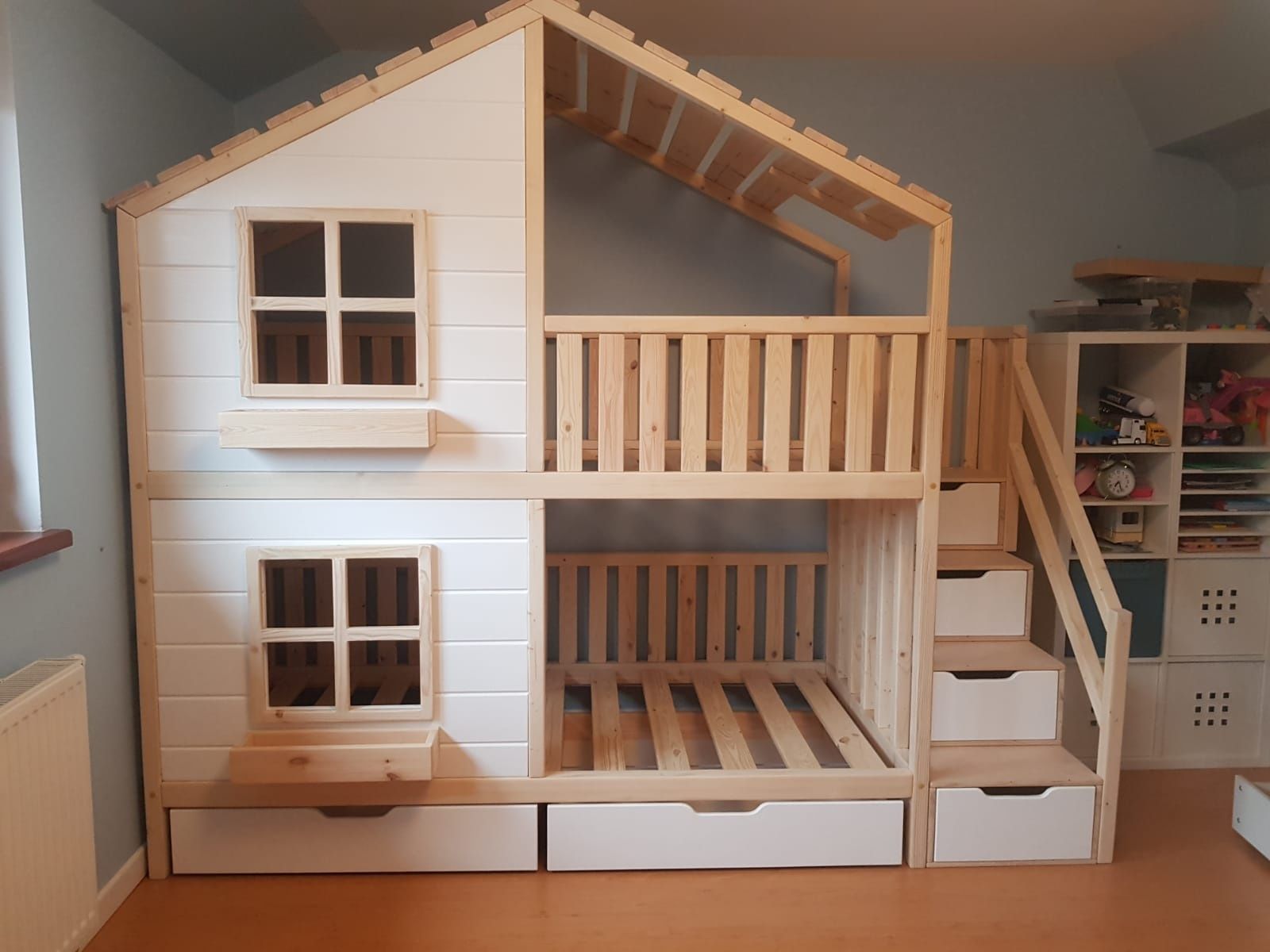 Łóżko piętrowe domek drewniane + kolor