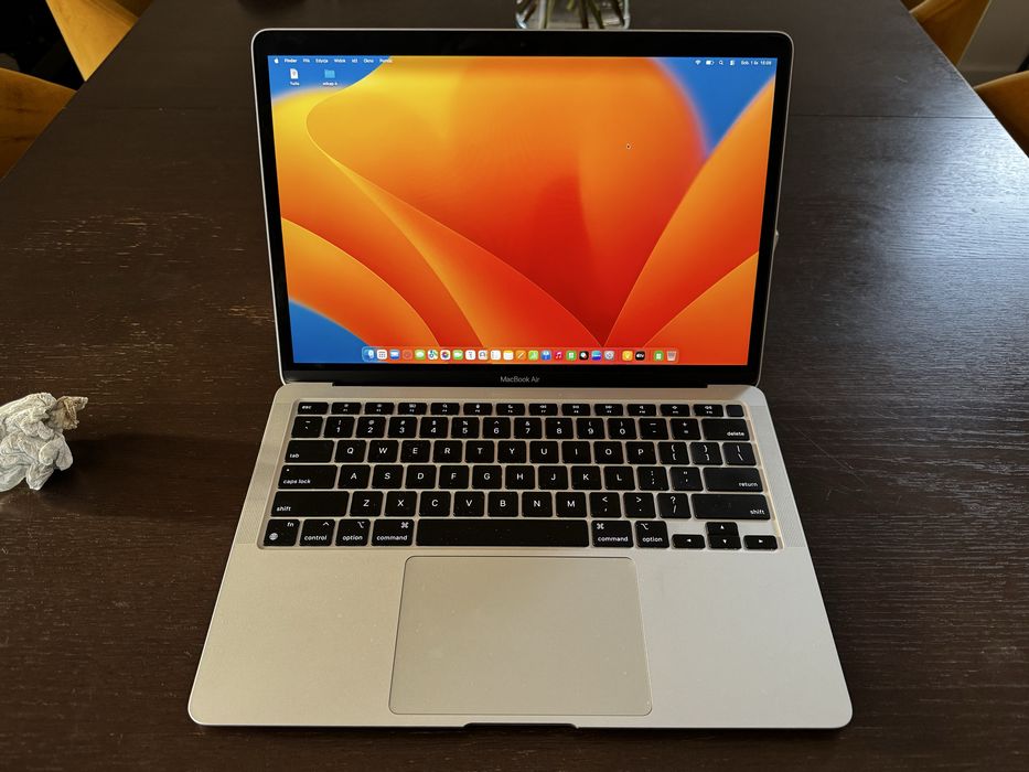 Macbook air M1 8/256 US idealny