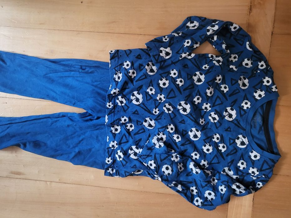 Dwie piżamy i 12 par bokserek dla chłopca r. 98 104