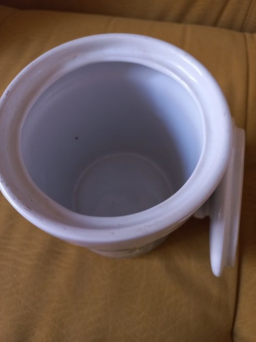 Peça  decorativa  em loiça. Impecável