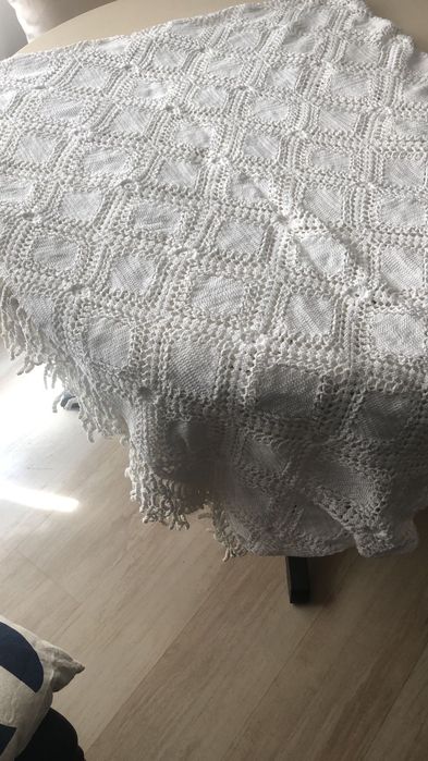 Colcha de renda feita à mão