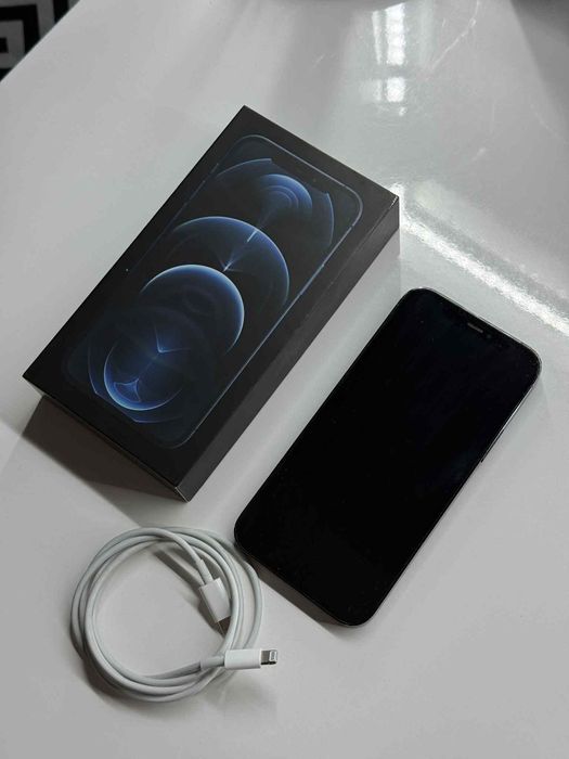 IPhone 12 Pro  opakowanie kabelek do ładowania