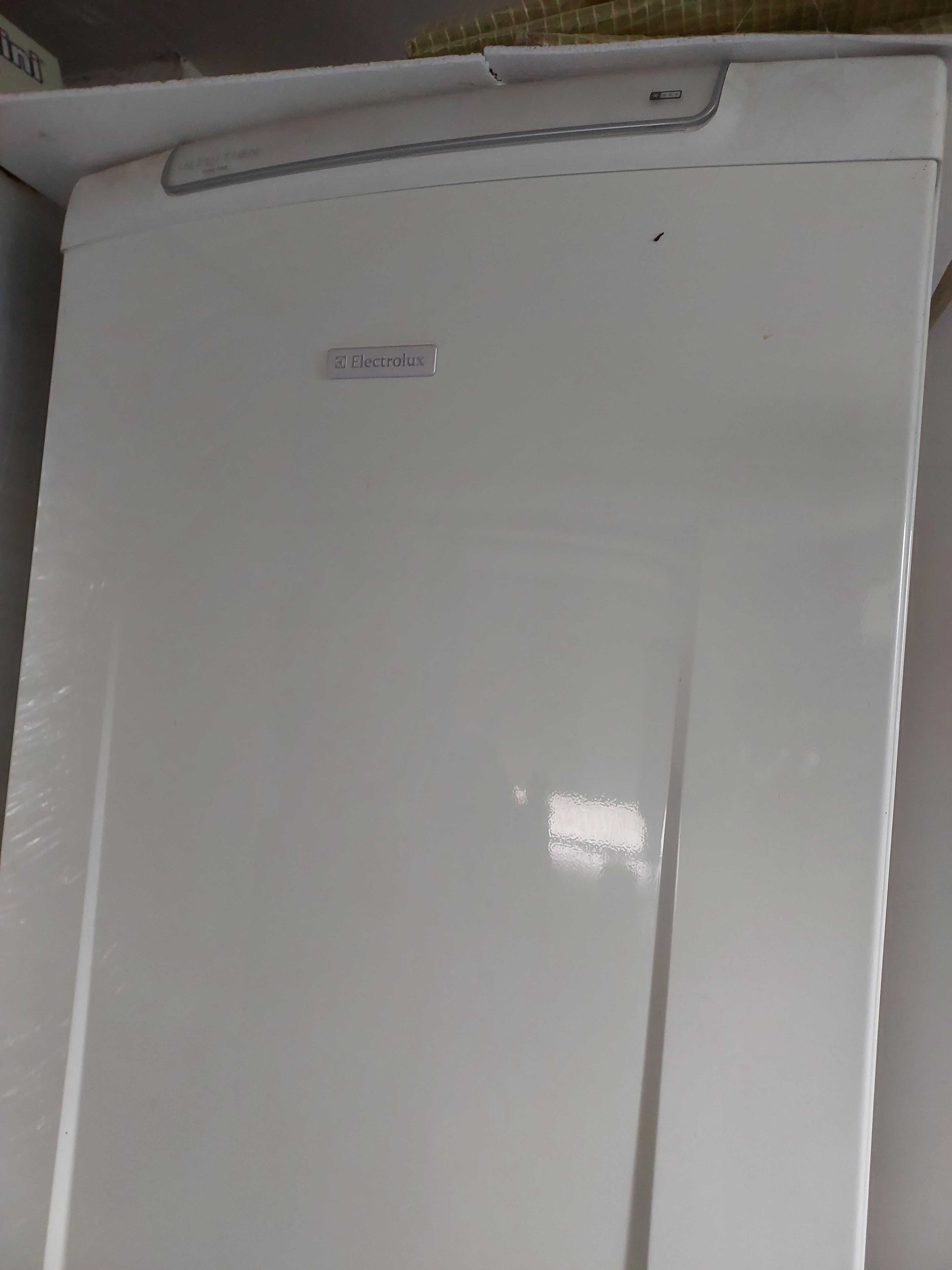 Холодильник ELECTROLUX ENB 34000 W8 на запчастини / запчасти