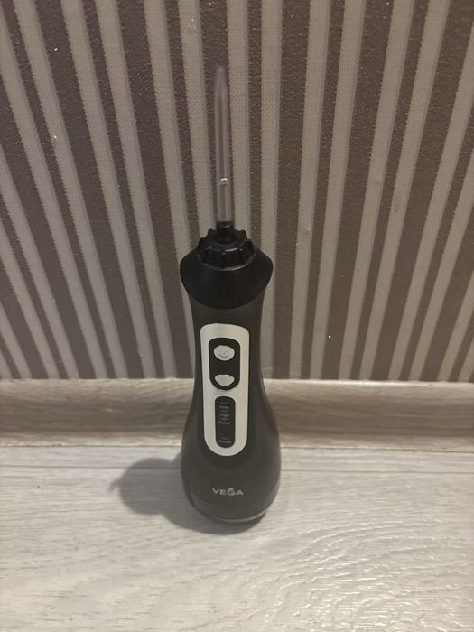 Іригатор VEGA для догляду за зубами