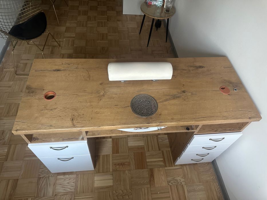 Biurko kosmetyczne z pochłaniaczem Afinia, 990zl