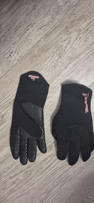 Sprzęt nurkowy - pianki, kaptury, rękawice, buty, płetwy