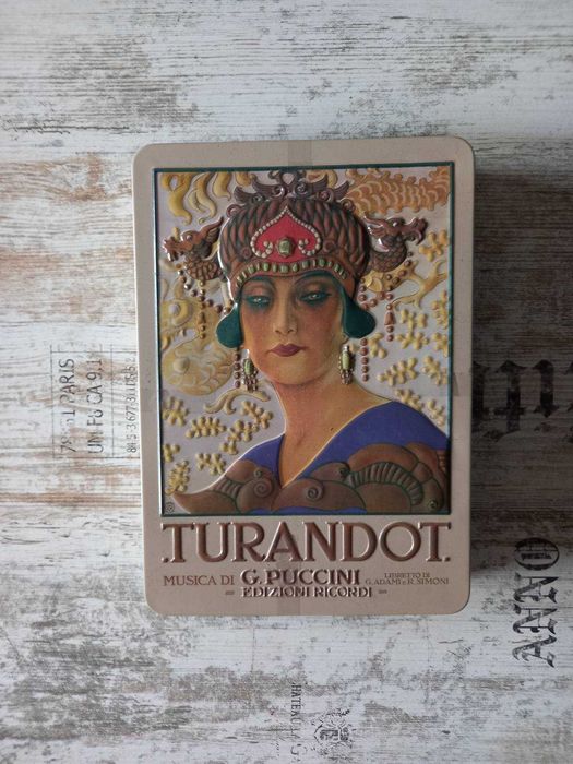 Подарункова металева коробка з афішою опери Турандот