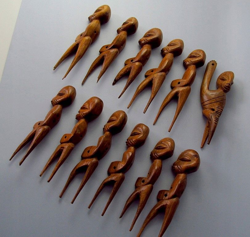 12x drewniana afrykańska figura rzeźba szpilka