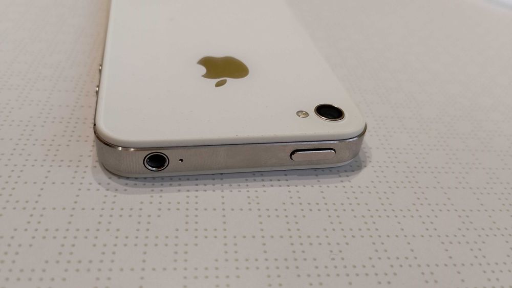 Смартфон Apple iPhone 4 8GB CDMA